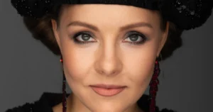 Шоптенко вийшла за іноземця та показала фото у весільній сукні